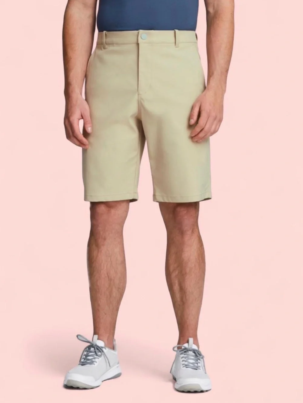 Lands' End Golf Men's Flat-Front Shorts in Khaki. Size 20 (32)
